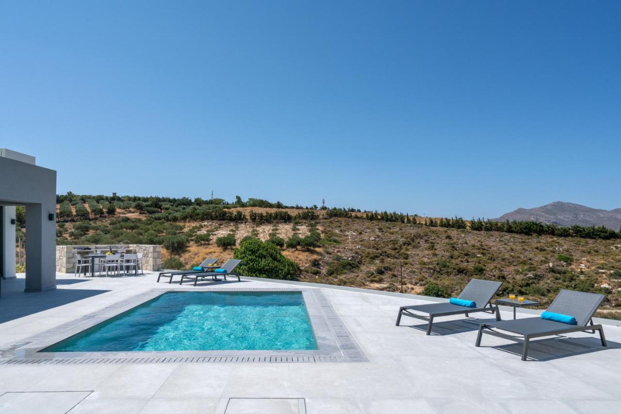 Luxurious Villa Cretan Aura With Private Heated Pool, Jacuzzi And Playroom Agios Ioannis  Экстерьер фото